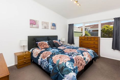 Photo of property in 17 Kiwi Street, Heretaunga, Upper Hutt, 5018