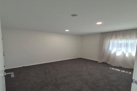 Photo of property in 8 Julian Place, Westown, New Plymouth, 4310