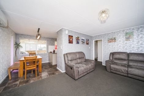 Photo of property in 18 Cumberland Place, Kelvin Grove, Palmerston North, 4414