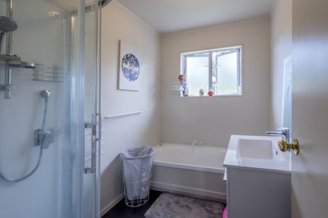Photo of property in 18c Titoki Road, Waikanae Beach, Waikanae, 5036