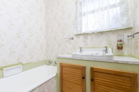 Photo of property in 13 Paulange Place, Pakuranga Heights, Auckland, 2010