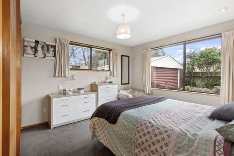 Photo of property in 31 Solomon Avenue, Redwood, Christchurch, 8051
