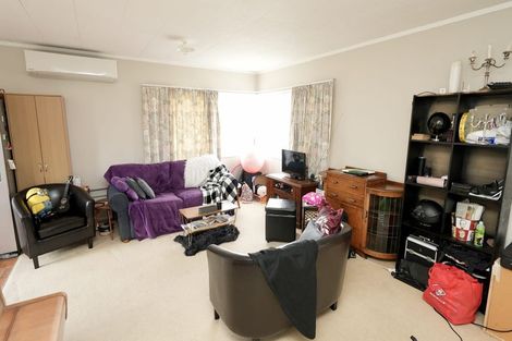 Photo of property in 8 Bevan Place, Cloverlea, Palmerston North, 4412