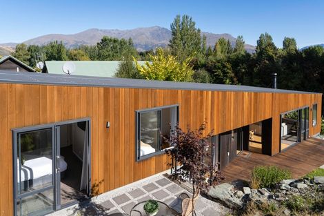 Photo of property in 67 Mcdonnell Road, Arrowtown, 9302