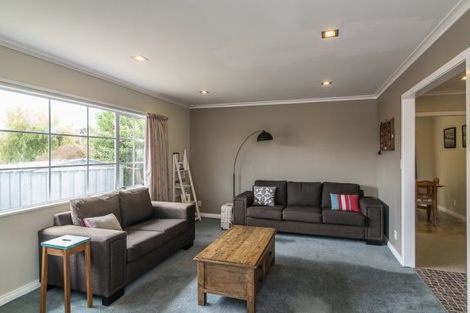Photo of property in 5 Ross Grove, Paraparaumu, 5032