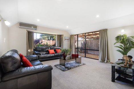 Photo of property in 2/433 Memorial Avenue, Burnside, Christchurch, 8053