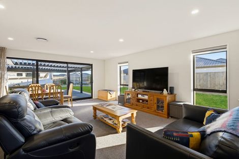 Photo of property in 52 Hilton Drive, Amberley, 7410