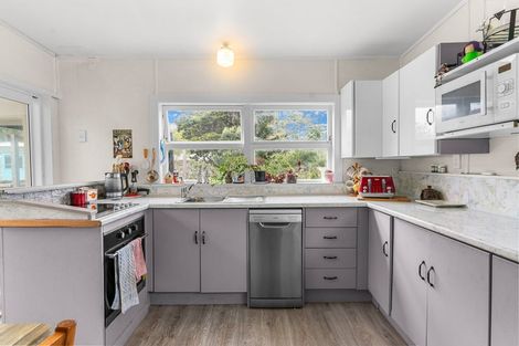 Photo of property in 10 Franklin Road, Paparoa, 0571