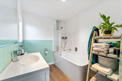 Photo of property in 881a Whangaparaoa Road, Manly, 0930