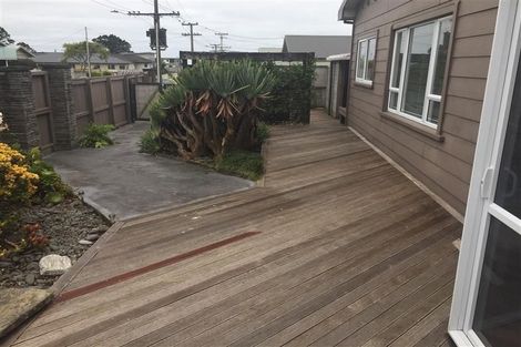 Photo of property in 25 Belt Road, Moturoa, New Plymouth, 4310