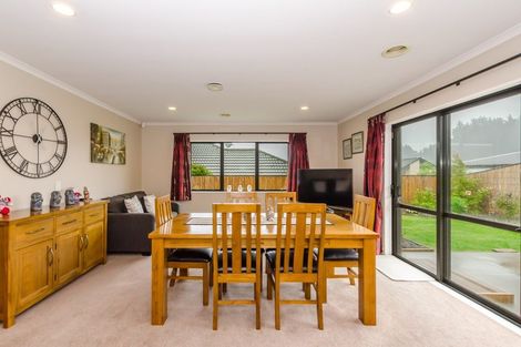 Photo of property in 16 Bluewater Place, Paraparaumu, 5032