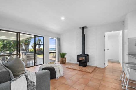 Photo of property in 25 Marina View Drive, West Harbour, Auckland, 0618