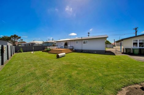 Photo of property in 1 Waihi Road, Hawera, 4610