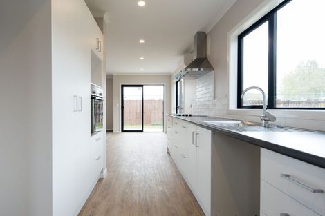 Photo of property in 12 Emmadale Lane, Hamilton East, Hamilton, 3216