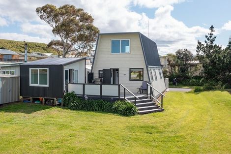 Photo of property in 3 Harapaki Road, Riversdale Beach, Masterton, 5872