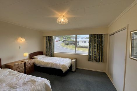 Photo of property in 1 Spicer Place, Tawa, Wellington, 5028