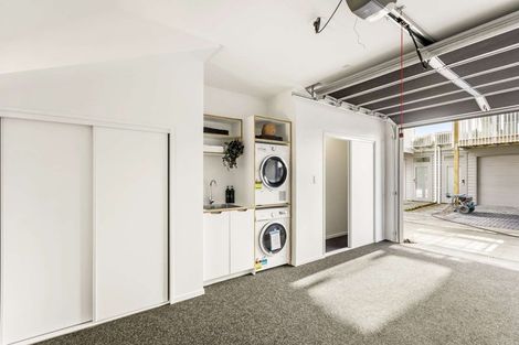 Photo of property in 11/2 Moor Avenue, Te Atatu Peninsula, Auckland, 0610