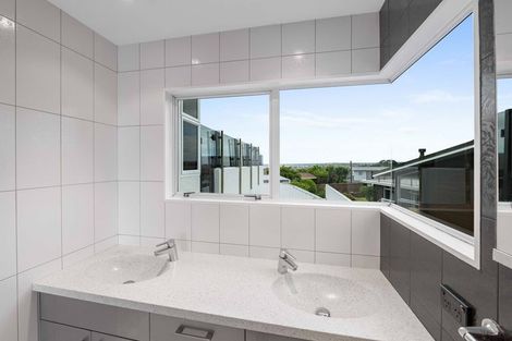 Photo of property in 2 Findlay Street, Moturoa, New Plymouth, 4310