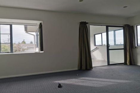 Photo of property in 17a Covil Avenue, Te Atatu South, Auckland, 0610