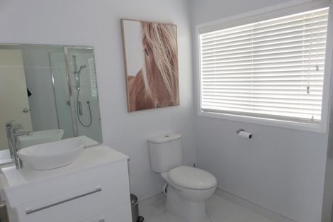 Photo of property in 49 Dress Circle, Newlands, Wellington, 6037