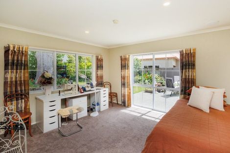 Photo of property in 10 Pastoral Lane, Hokowhitu, Palmerston North, 4410