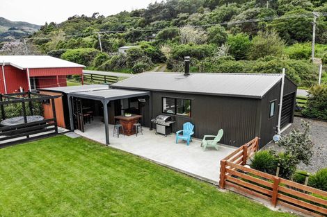 Photo of property in 27 Pawsons Valley Road, Duvauchelle, 7581