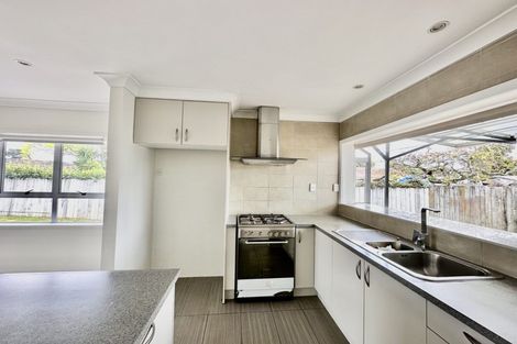 Photo of property in 54 Edgewater Drive, Pakuranga, Auckland, 2010