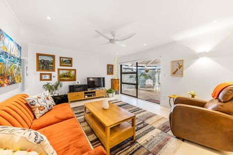 Photo of property in 9 Westpark Drive, West Harbour, Auckland, 0618