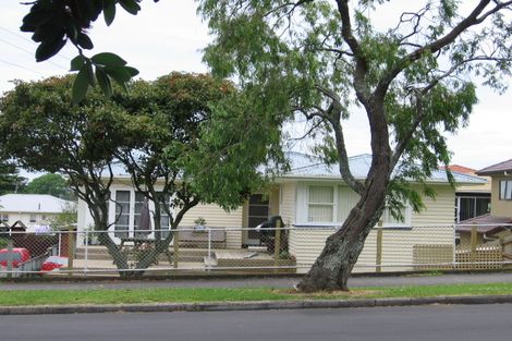 Photo of property in 27 Fir Street, Waterview, Auckland, 1026