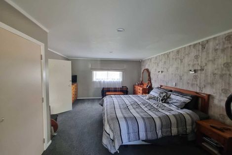 Photo of property in 473 Tararua Road, Levin, 5571