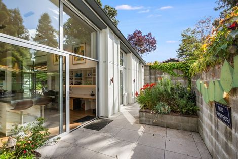 Photo of property in 82 Blue Mountains Road, Pinehaven, Upper Hutt, 5019