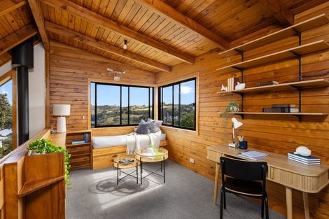 Photo of property in 4 Hillside Crescent, Leigh, 0985