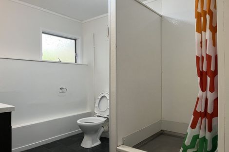 Photo of property in 20 Santiago Crescent, Unsworth Heights, Auckland, 0632