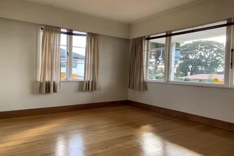 Photo of property in 10 Lloyd Avenue, Papatoetoe, Auckland, 2025