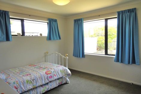 Photo of property in 9 Endeavour Place, One Tree Point, 0118