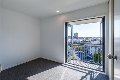 Photo of property in 5e/10 Crown Lynn Place, New Lynn, Auckland, 0600