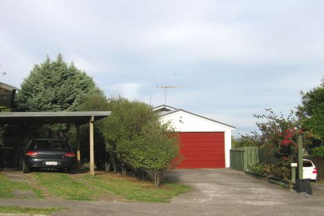 Photo of property in 1/26 Hueglow Rise, West Harbour, Auckland, 0618