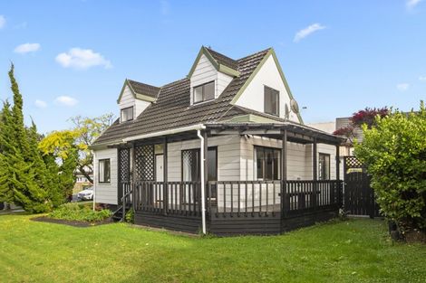 Photo of property in 2/6 Gosford Drive, Botany Downs, Auckland, 2010