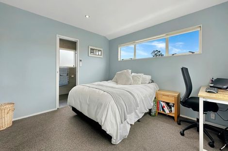 Photo of property in 2/15 Stephanie Close, Glenfield, Auckland, 0629