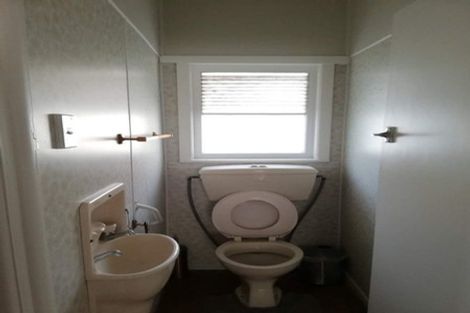 Photo of property in 22 Dallinghoe Crescent, Milford, Auckland, 0620