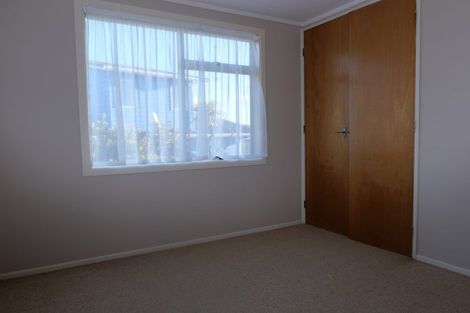 Photo of property in 115 Gloaming Hill, Titahi Bay, Porirua, 5022