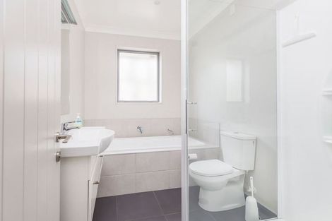 Photo of property in 20 Mervyn Kemp Drive, Tawa, Wellington, 5028