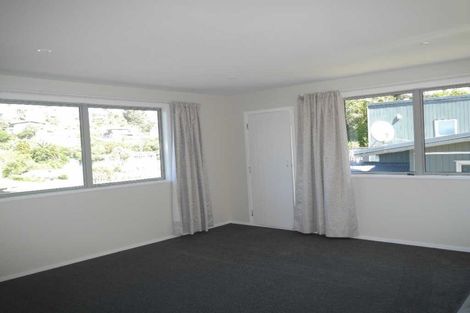 Photo of property in 137a Newlands Road, Newlands, Wellington, 6037