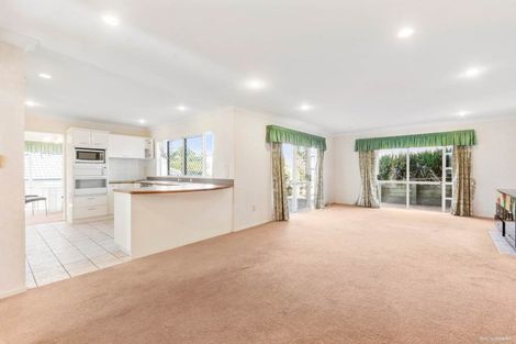 Photo of property in 8 Belleaire Court, West Harbour, Auckland, 0618