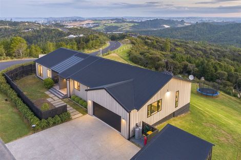 Photo of property in 240 Hillcrest Road, Wainui, 0931