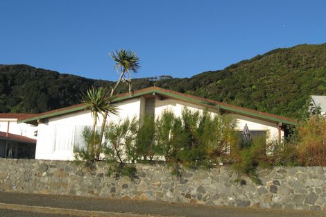 Photo of property in 251 Marine Parade, Eastbourne, Lower Hutt, 5013