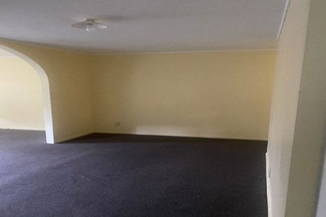 Photo of property in 4/8 Eulogy Place, Randwick Park, Auckland, 2105