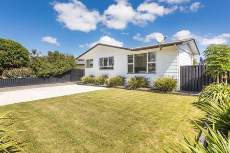 Photo of property in 22 Ruamahanga Crescent, Terrace End, Palmerston North, 4410