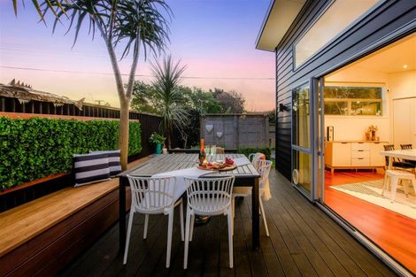 Photo of property in 1b Winara Avenue, Waikanae, 5036