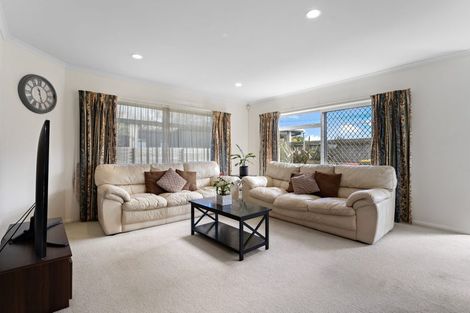 Photo of property in 1/64 Riverside Road, Orewa, 0931